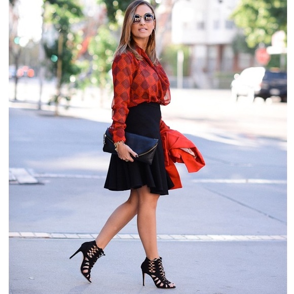 NWT CAbi Diamond Blouse Long Sleeves Open Back Red - Picture 3 of 7